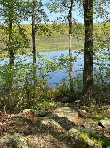 118 Vernon Branch Rd, Coventry, CT 06238-1027