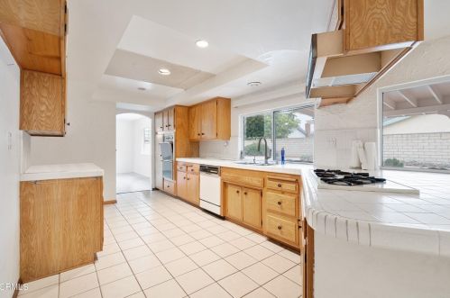 2155 Pamela St, Oxnard, CA 93036-2239