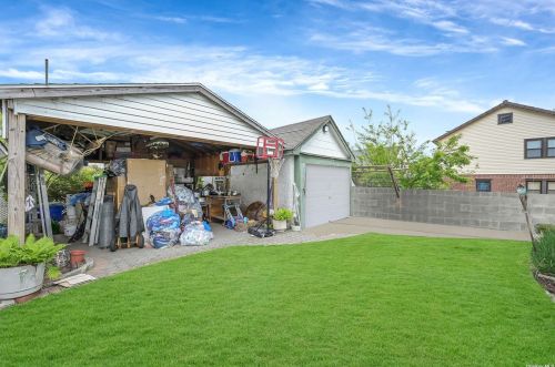 100-12 205th St, Jamaica NY  11423-2210 exterior