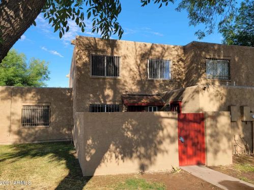 4255 67th Dr, Phoenix, AZ 85033-8247