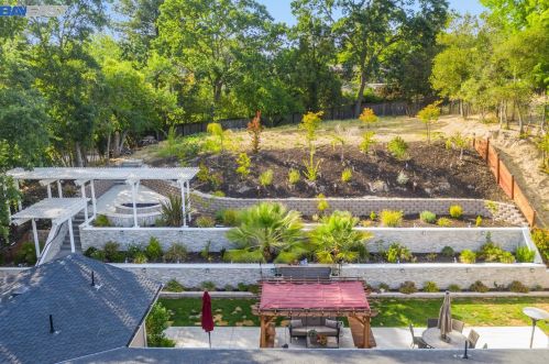 2211 Granite Dr, Alamo, CA 94507-1604