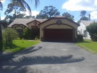 1071 New Parkview Pl, West Palm Beach, FL 33417-5836