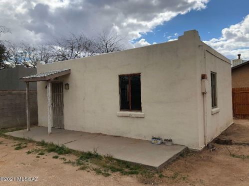2223 Sparkman Blvd, Tucson, AZ 85716-2821