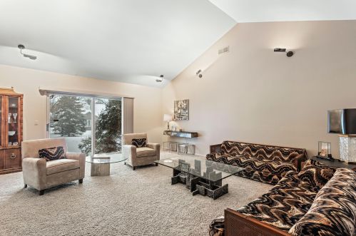 10044 Franklin Ct, Thiensville, WI 53092-5457