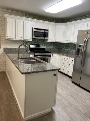 201 Driftwood Ln, Bridgeport CT  06611-1860 exterior