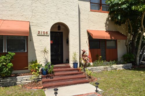 2106 Hyde Pkwy, Melbourne, FL 32901-5359