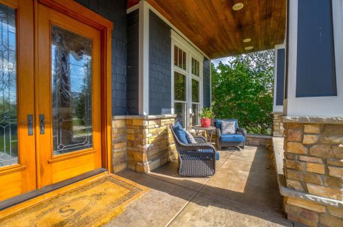 2647 Cottage Grove Pl, Saint Paul, MN 55129-9738