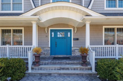 31 Davison Pl, Rockville Centre, NY 11570-5308