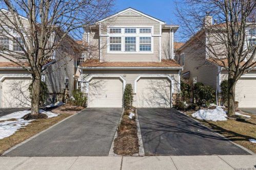 57 Sagamore Dr, Hicksville, NY 11803-1516