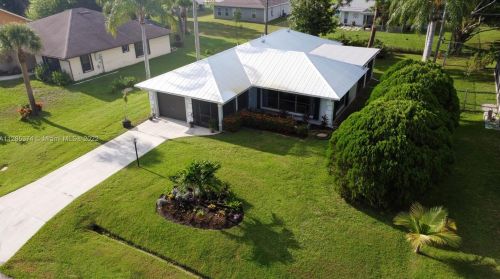 838 Cavern Ave, Fort Pierce, FL 34983-2769