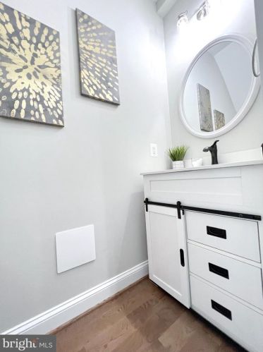 1010 15th St, Washington DC  20003-3213 exterior