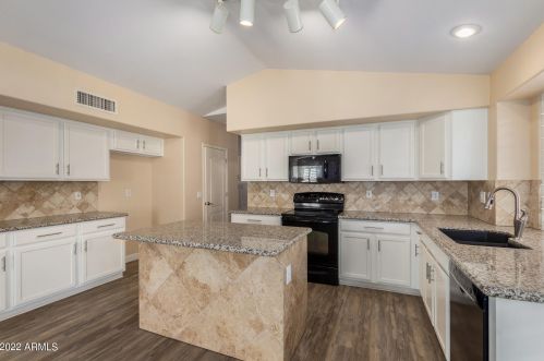 1455 Toledo St, Gilbert AZ  85295-5614 exterior