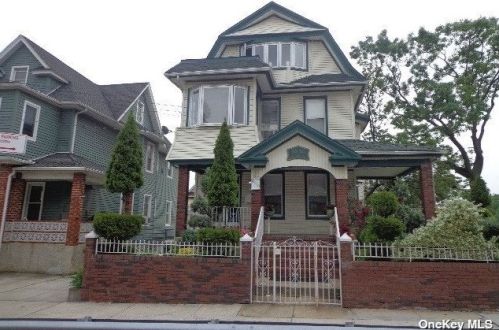 93-10 Park Ln, Jamaica, NY 11421-1020