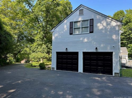 16 Briar Brae Rd, Stamford, CT 06903-1723
