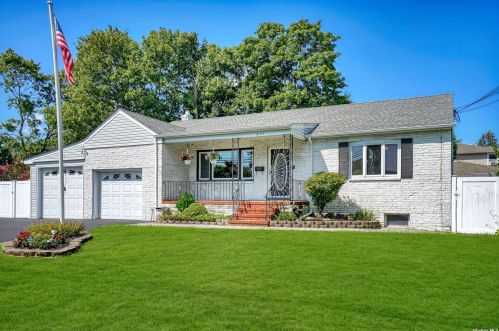 234 50th St, North Lindenhurst, NY 11757-2025