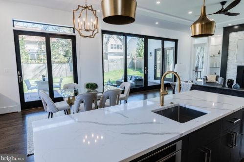 2219 Westmoreland St, Falls Church VA  22043-1701 exterior