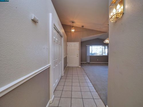 1062 Schadeck St, Manteca CA  95336-5956 exterior