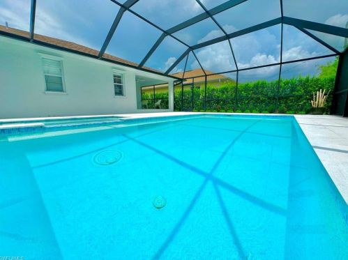 568 95th Ave, Naples FL  34108-2453 exterior