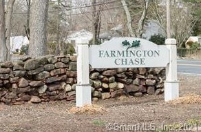 32 Farmington Chase Cres, Farmington CT  06032-3133 exterior
