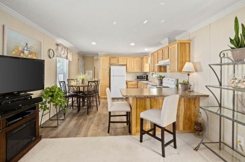 2 Atlas Pl, Derry, NH 03038-7306