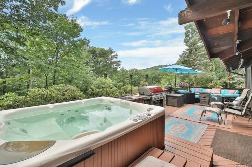 68 Spice Bush Ln, Tuxedo Park NY  10987-3518 exterior