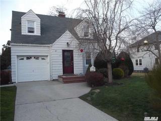 14 Kearney Ave, Bethpage, NY 11714-3604