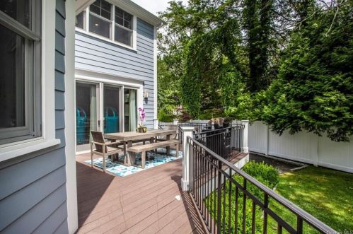 101 Montgomery Cir, New Rochelle NY  10804-4414 exterior