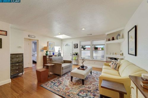 2854 Mcbryde Ave, Richmond CA  94804-1247 exterior