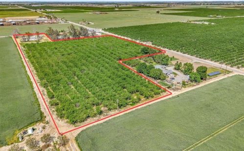 855 Mount Whitney Ave, Laton CA  93242-9724 exterior