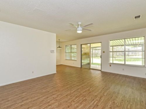 5204 Emerald Forest Dr, Austin TX  78745-2125 exterior