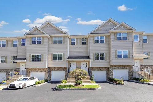 39 Riverview Ct, Brookfield Center, CT 06804-1071