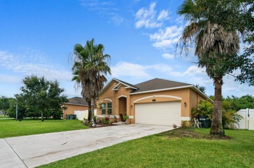 4751 Ashley Lake Cir, Vero Beach, FL 32967-2605