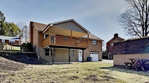 210 Lucille St, Glenshaw PA  15116-2033 exterior