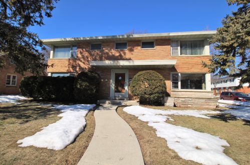 7200 Lakefield Dr, Milwaukee WI  53219-4024 exterior