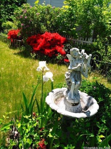 18 Simsbury St, Waterbury CT  06704-2719 exterior