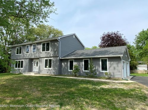 12 Tilton Dr, Tinton Falls, NJ 07712-3252