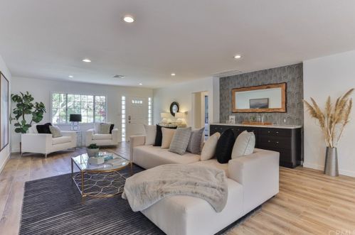 5946 Shoshone Ave, Van Nuys, CA 91316-1231