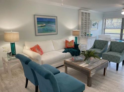 9 Plantation Dr, Vero Beach, FL 32966-8249