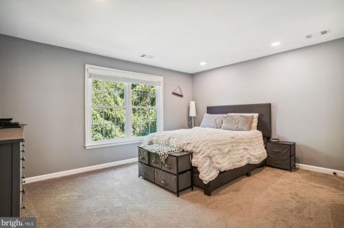 1502 Deer Point Way, Herndon VA  20194-1584 exterior