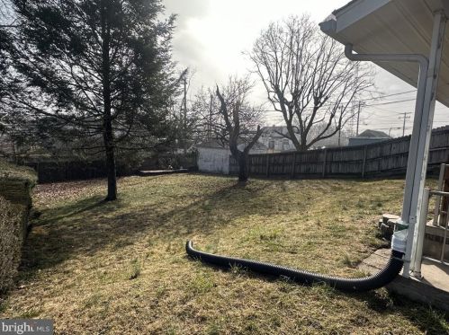 7 Hollywood Dr, Harrisburg PA  17109-5563 exterior