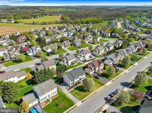 340 Wimbleton Way, Red Lion PA  17356-8292 exterior