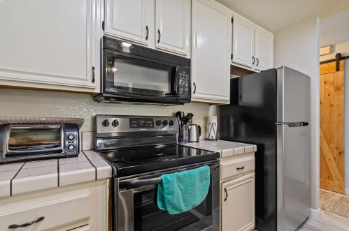 3041 Peppermill Cir, West Pittsburg CA  94565-7032 exterior