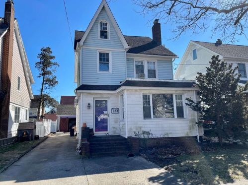 133 Iris Ave, Floral Park, NY 11001-3021