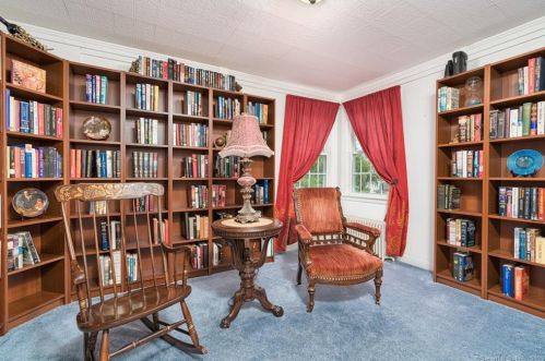 433 Newfield St, Middletown CT 06457-1830 exterior