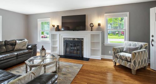 325 Holton Rdg, Crown Point IN  46307-3164 exterior