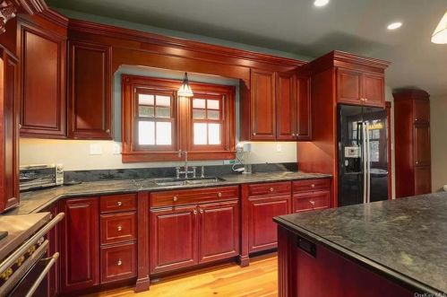 18 Patterson Brook Rd, Tuxedo Park NY  10987-4121 exterior