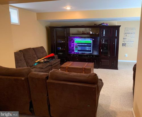 6766 Sycamore Park Dr, Haymarket VA  20169-2995 exterior