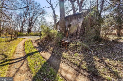 13339 Mountain Rd, Lovettsville, VA 20180-2814