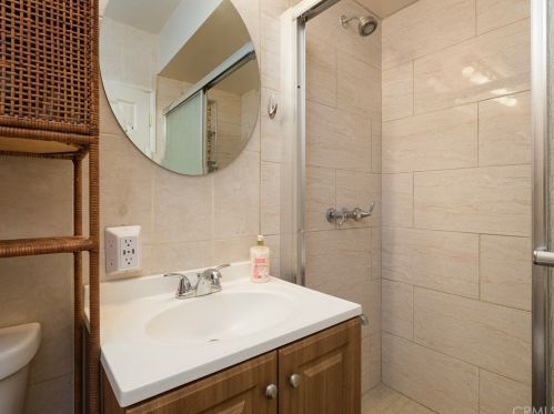 14608 Fonthill Ave, Hawthorne CA  90250-8460 exterior