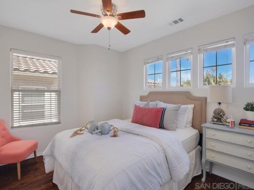 4729 Pescadero Ave, San Diego CA 92107-3541 exterior